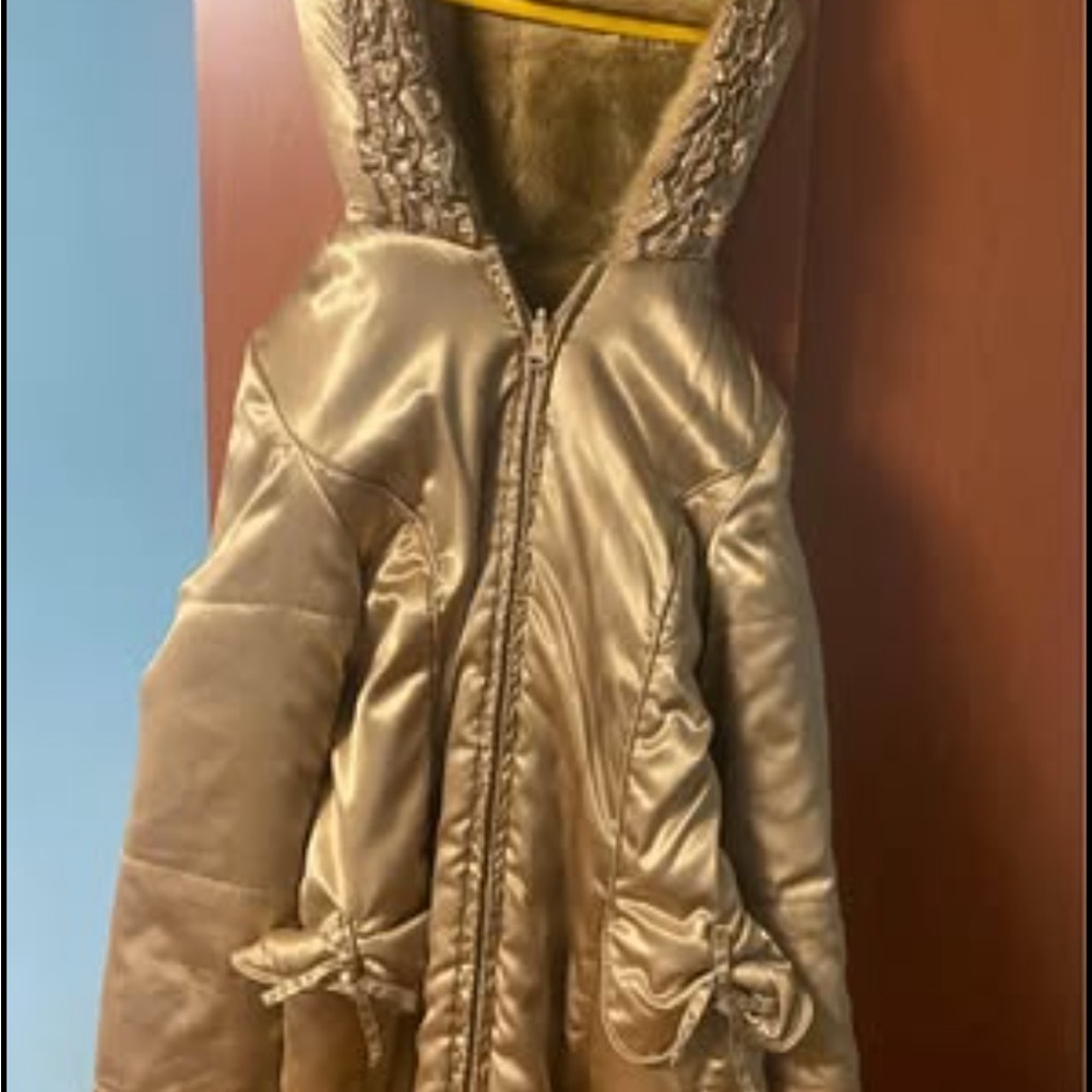 The Children’s Place Girls Gold Satin Tan Faux Fur Reversible Jacket. Size 7/8